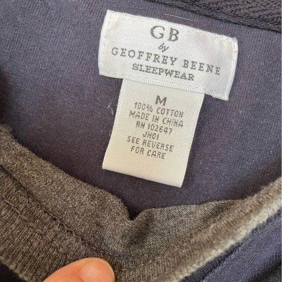 Geoffrey Beene Mens Sleepwear Medium Blue long sleeve with gray neck insert. - Picture 3 of 5